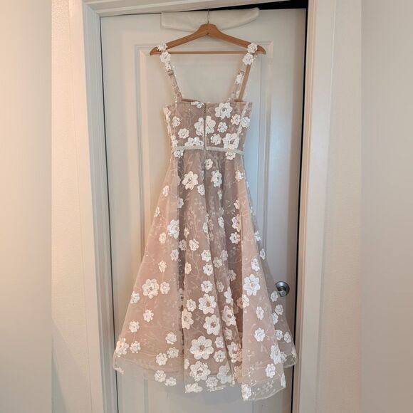 NWOT BRONX AND BANCO Mademoiselle Embroidered White Floral Midi Bridal Dress - Picture 12 of 15